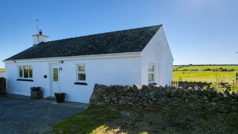 Pandy Cottage Aberffraw outside 1920x1080