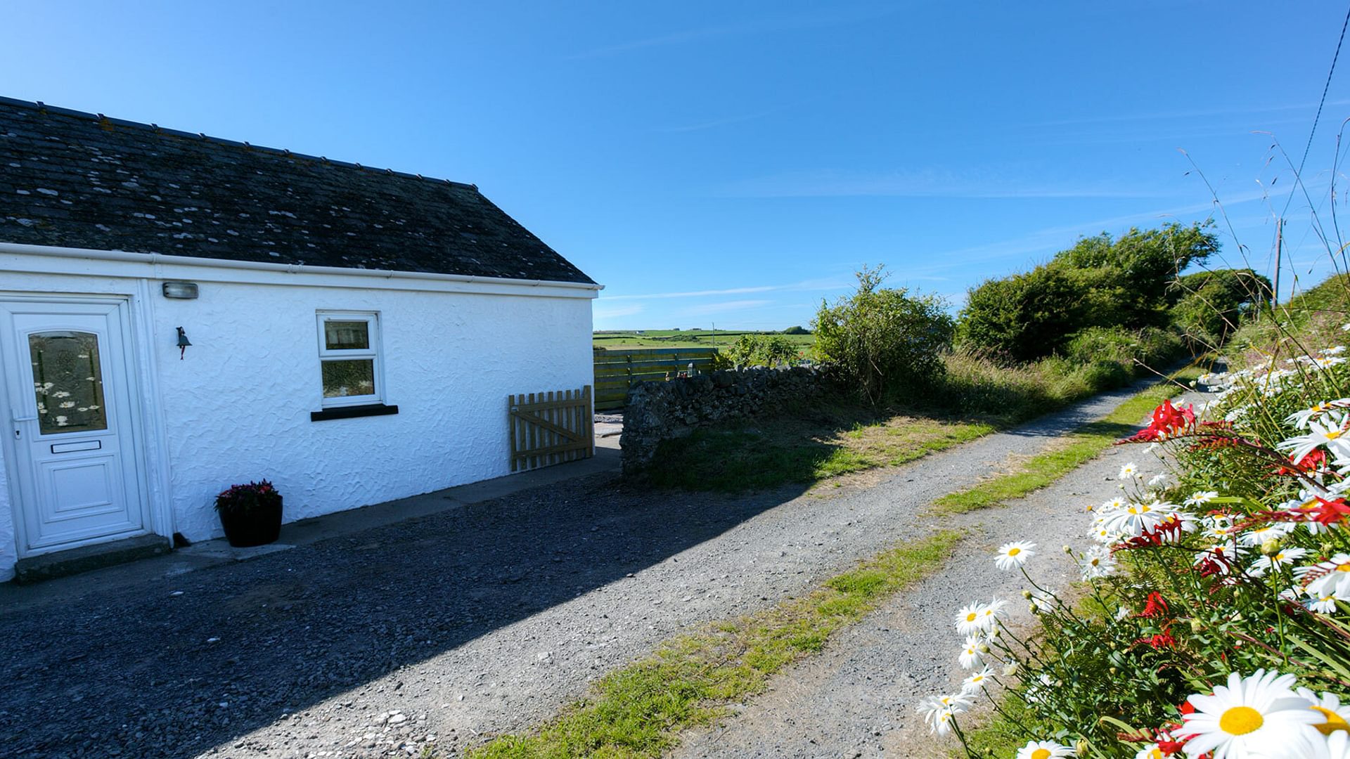 Pandy Cottage Aberffraw outside and lane 3 1920x1080