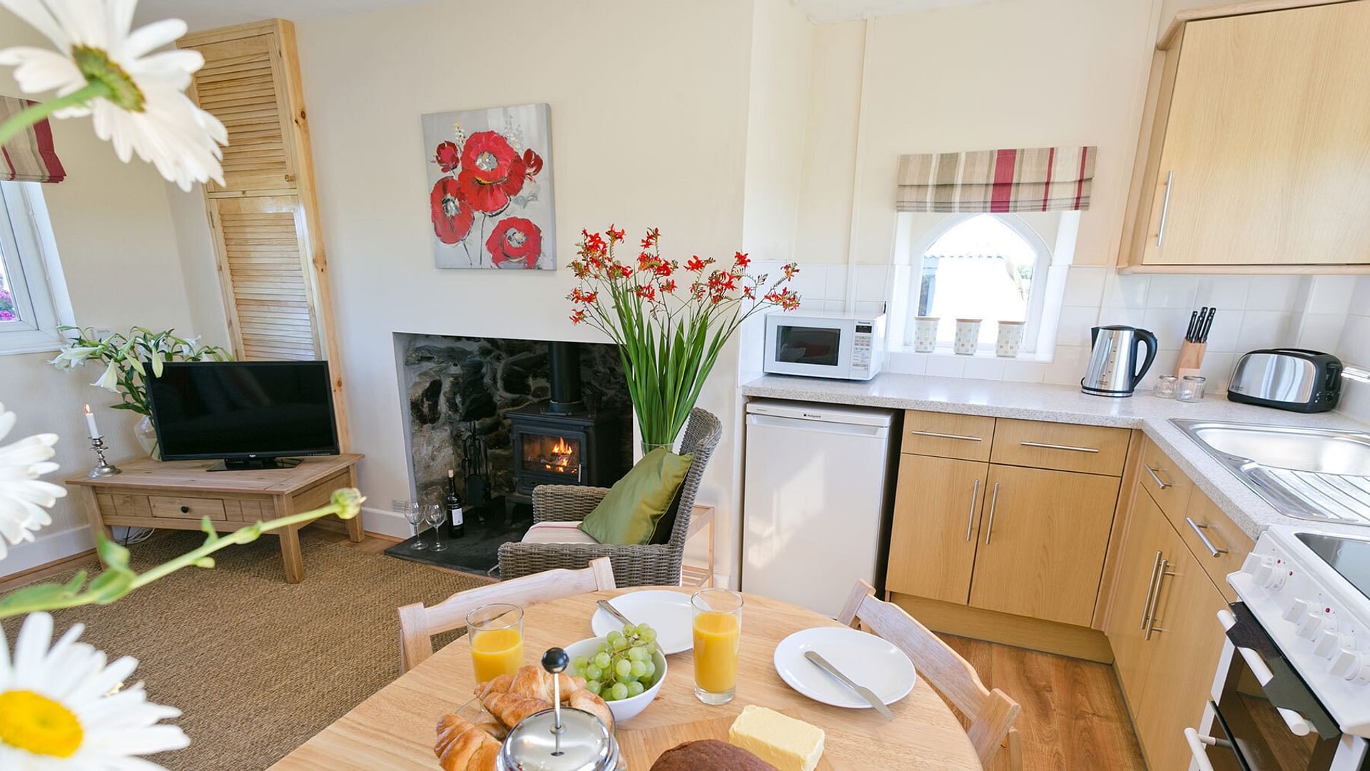 Pandy Cottage Aberffraw sitting dining kitchen 1920x1080