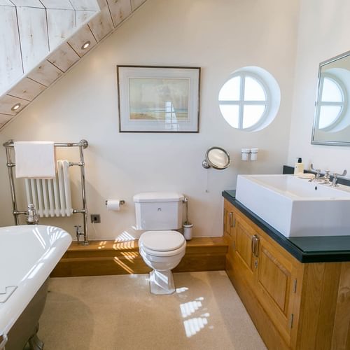 Pen Y Graig Rhoscolyn Anglesey main bedroom bathroom 3 1920x1080