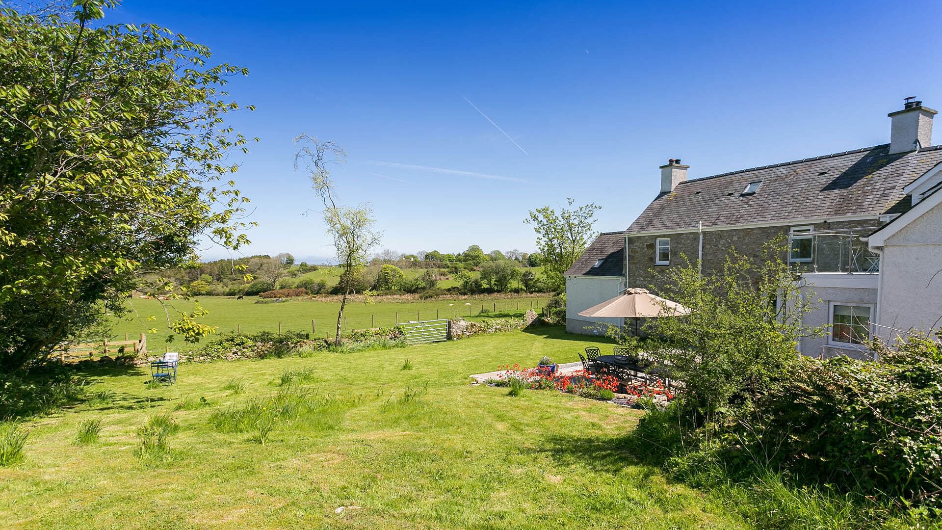 Pen y Fan Bellaf Pentraeth Anglesey garden 5 1920x1080