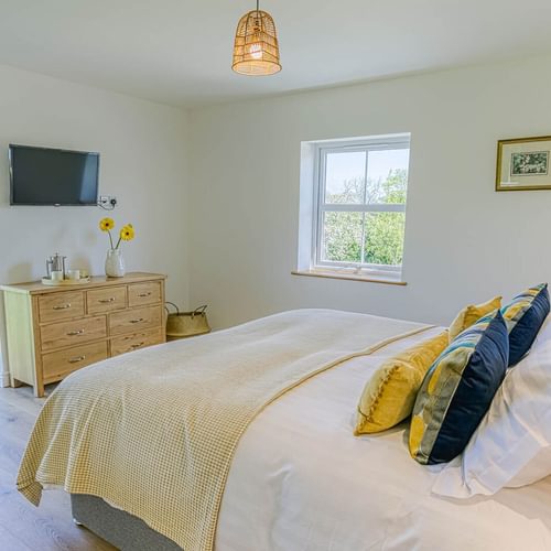 Pen y Fan Bellaf Pentraeth Anglesey super king bedroom 8 1920x1080