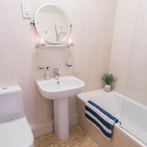 Pencoed Llanbedrog Llyn Peninsula bathroom 1920x1080