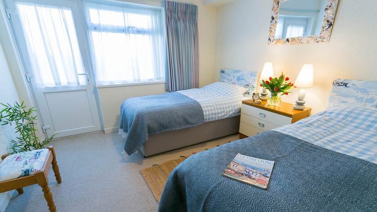 Pencoed Llanbedrog Llyn Peninsula twin bedroom room 3 1920x1080
