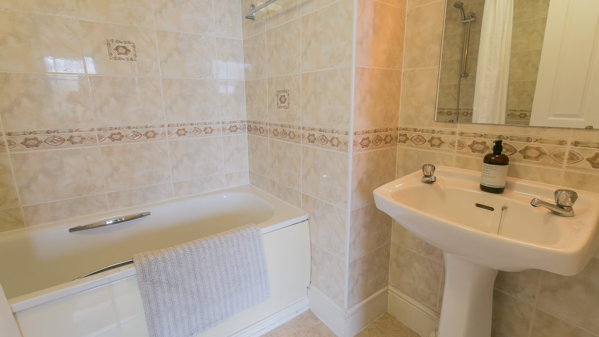 Penrhyn Halen Bodorgan Anglesey LL62 5 LS bathroom 1920x1080