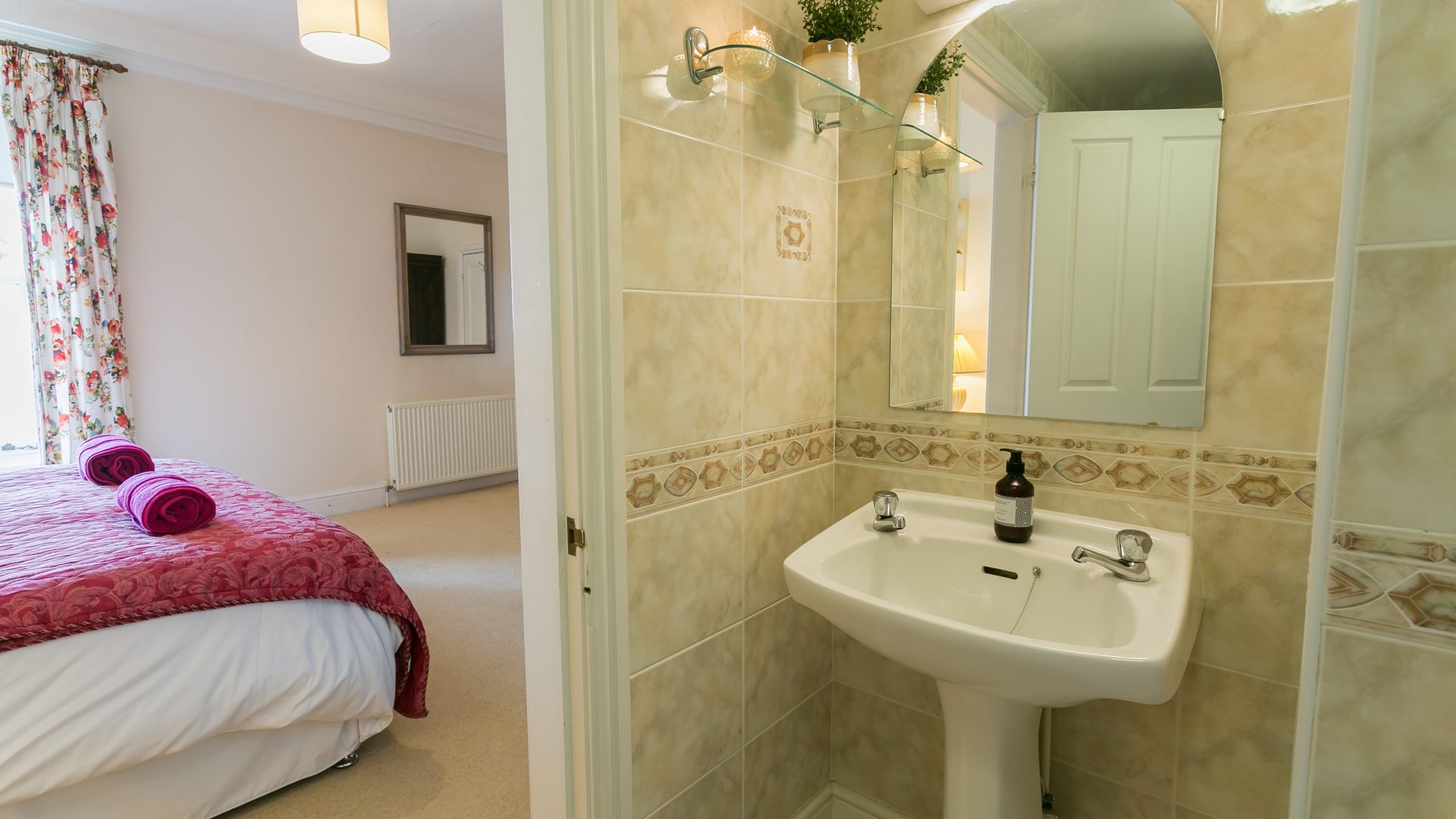 Penrhyn Halen Bodorgan Anglesey LL62 5 LS botanicals bathroom 1920x1080