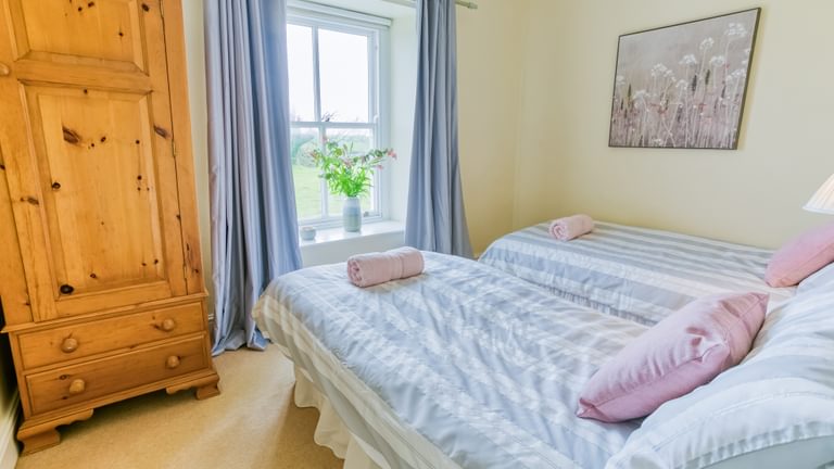 Penrhyn Halen Bodorgan Anglesey LL62 5 LS pink bedroom 1920x1080