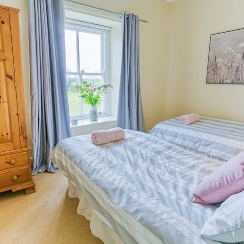 Penrhyn Halen Bodorgan Anglesey LL62 5 LS pink bedroom 1920x1080