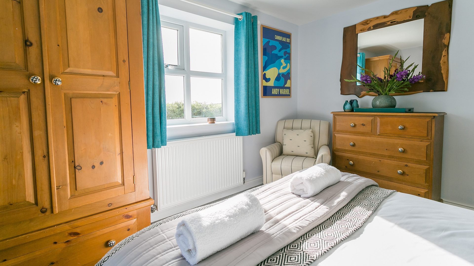 Penrhos Llanfachraeth Anglesey LL654 NG teal bedroom 1920x1080