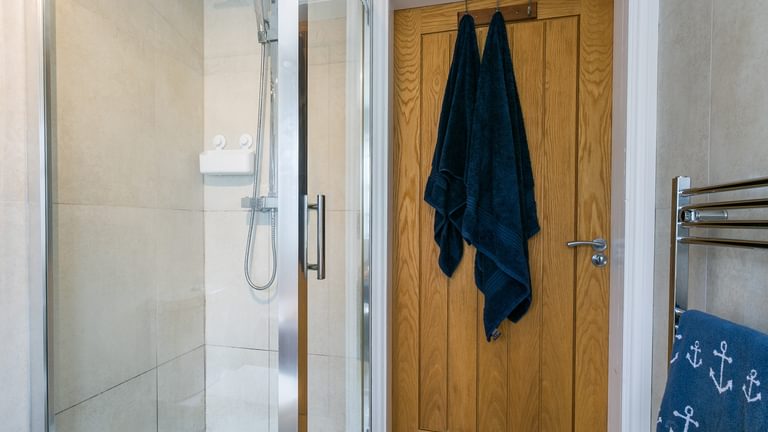 Penrhos Llanfachraeth Anglesey LL654 NG bathroom towels 1920x1080