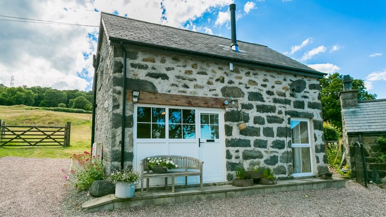 Piggery Llwyn Y Gwaew Llanbedr Y Cennin Conwy Gwynedd LL328 UT front 1920x1080