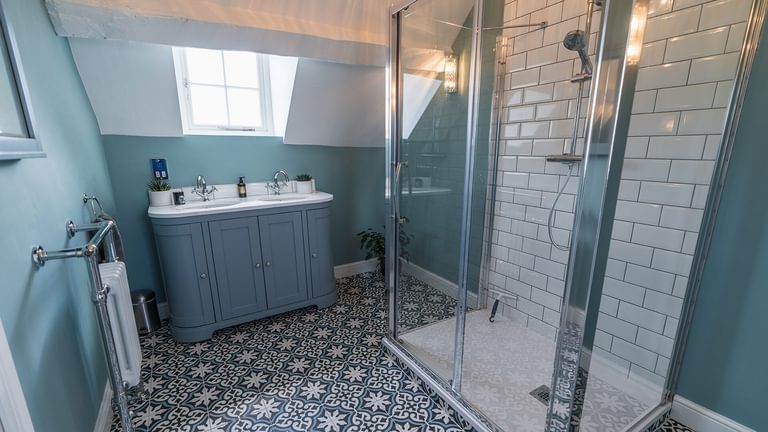 Pilot House Beaumaris Anglesey bathroom 3 1920x1080