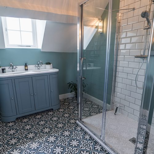 Pilot House Beaumaris Anglesey bathroom 3 1920x1080