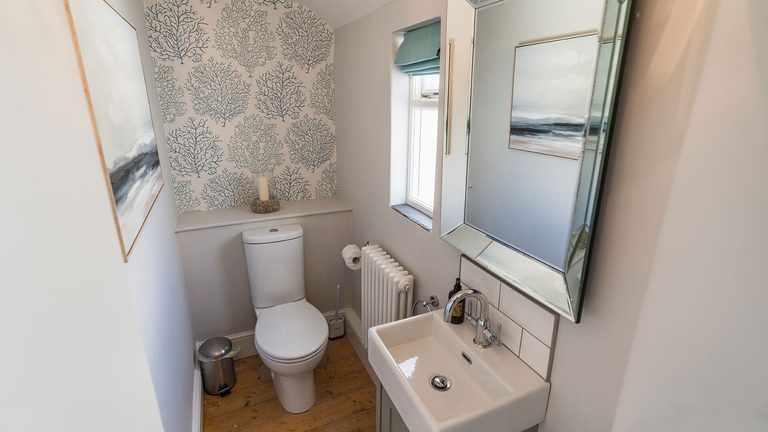 Pilot House Beaumaris Anglesey bathroom 4 1920x1080