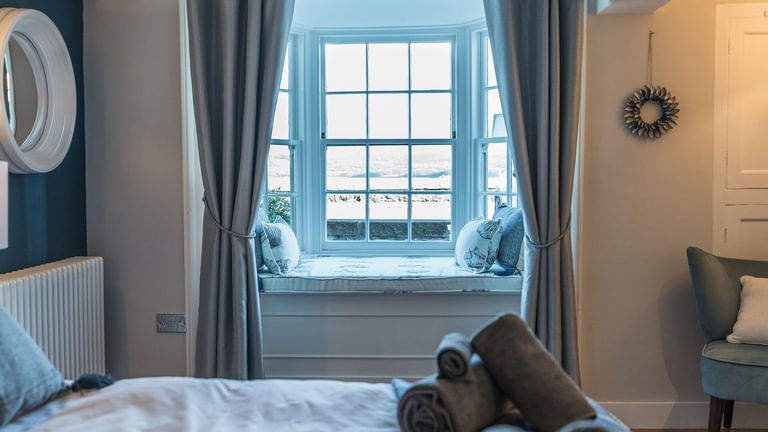 Pilot House Beaumaris Anglesey bedroom window seat 1920x1080