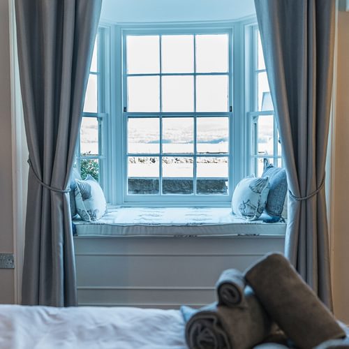 Pilot House Beaumaris Anglesey bedroom window seat 1920x1080