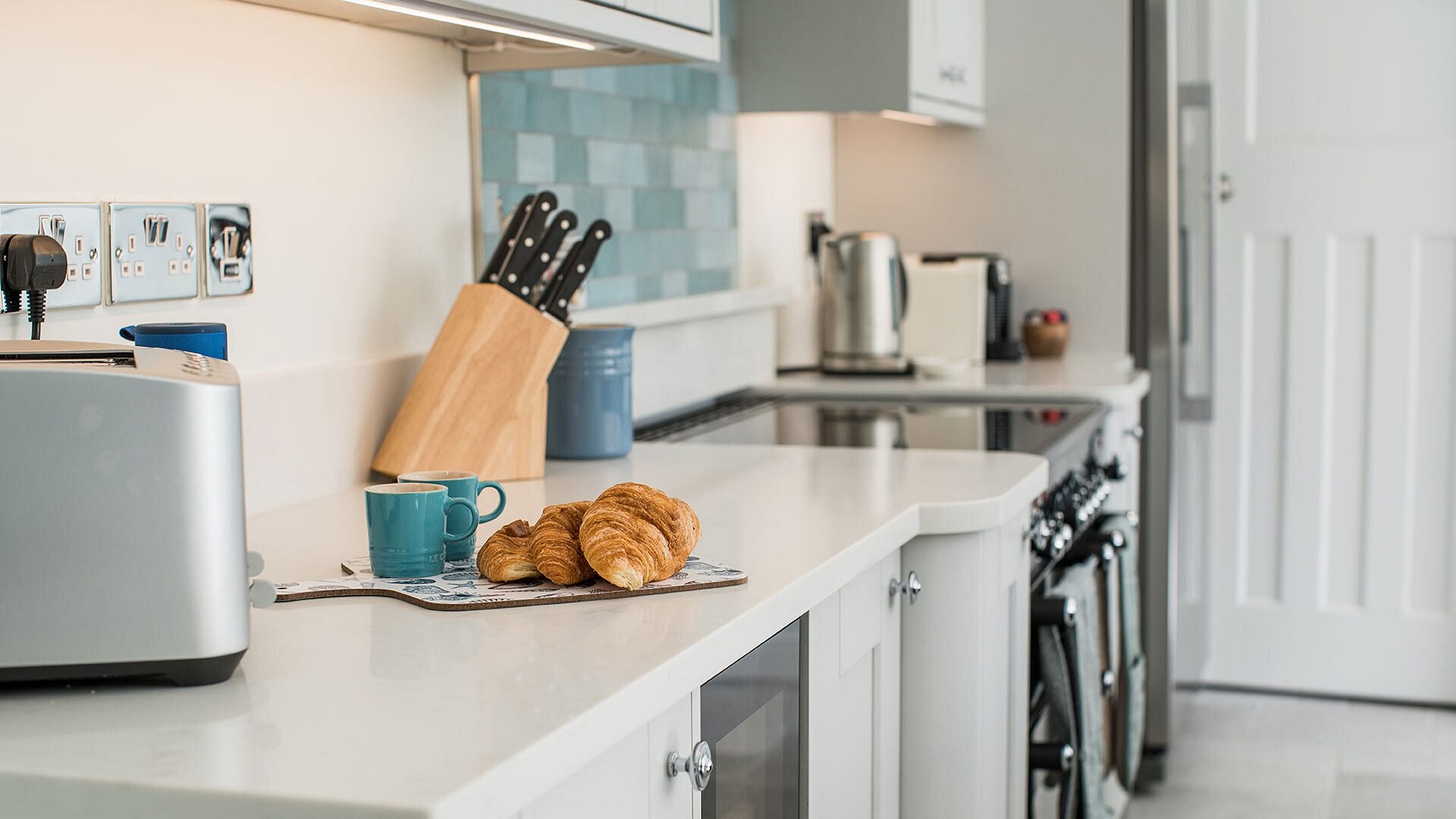 Pilot House Beaumaris Anglesey kitchen 3 1920x1080