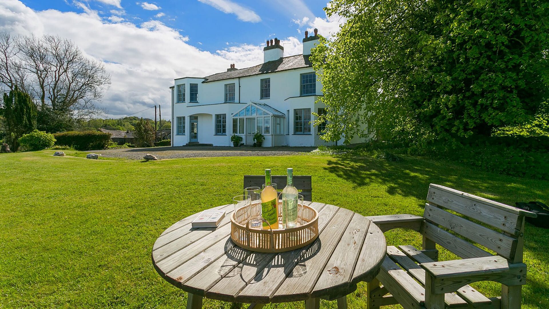 Plas Cichle Beaumaris Anglesey al fresco dining 1920x1080