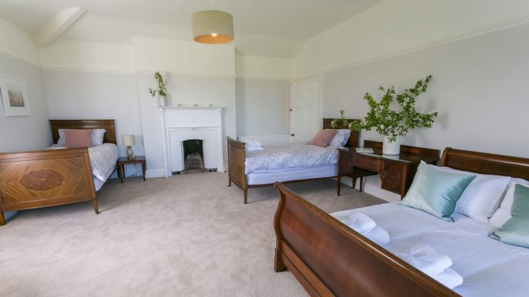 Plas Cichle Beaumaris Anglesey family bedroom 1920x1080