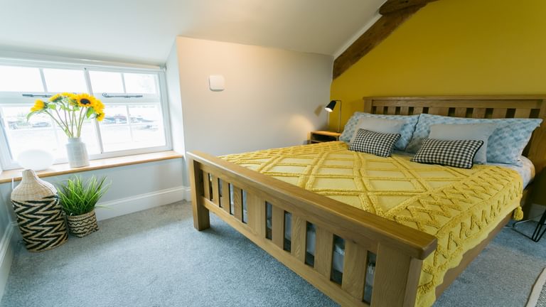 Tal Y Bont Gwynedd LL57 3 YW yellow bed 1920x1080