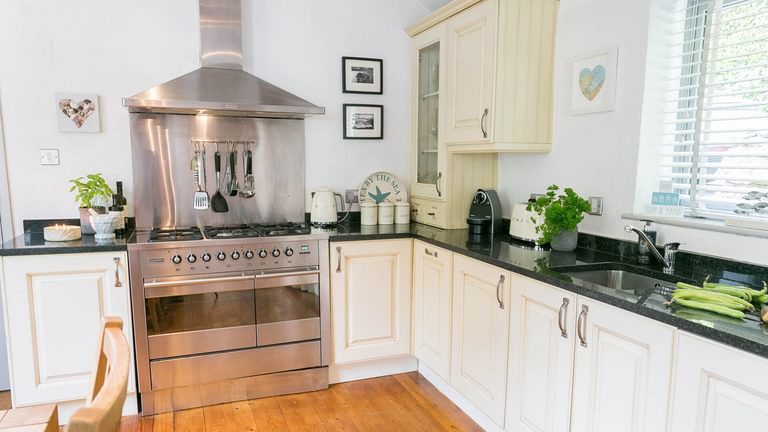 The Moorings Menai Bridge Anglesey kitchen 3 1920x1080