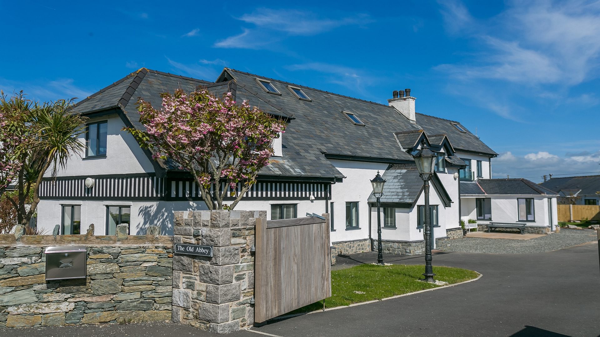 The Old Abbey Ravenspoint Road Trearddur Bay LL65 2 YU lampost cherry 1920x1080