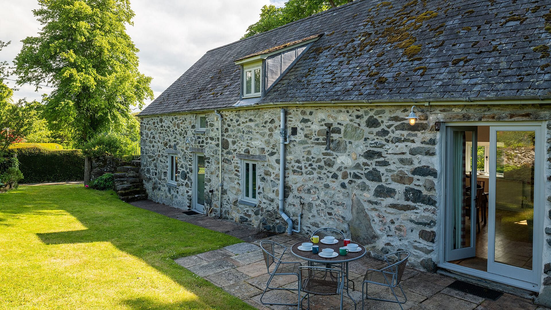 The Old Barn Eglwysbach Conwy garden 3 1920x1080