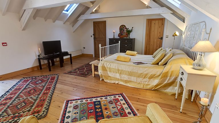 The Stable Loft Llanfaethlu Anglesey open plan living area 4 1920x1080