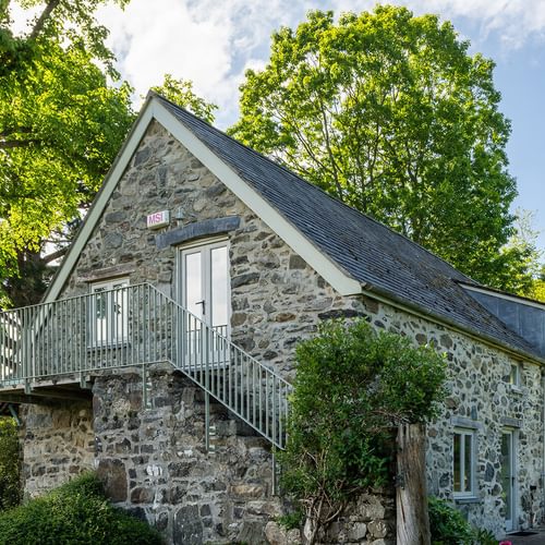 The Old Barn Eglwysbach Conwy side view 1920x1080