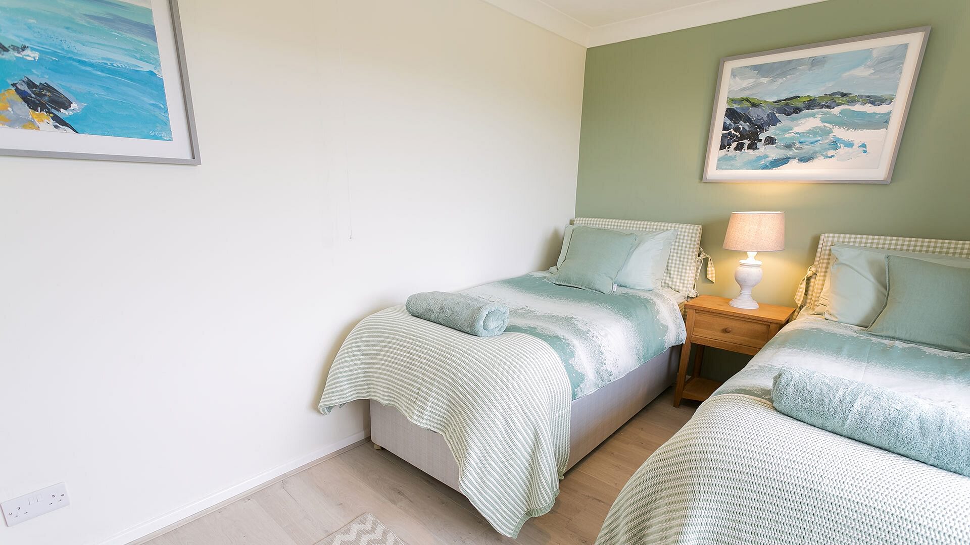 Tideaway Trearddur Bay Anglesey twin bedroom 1920x1080