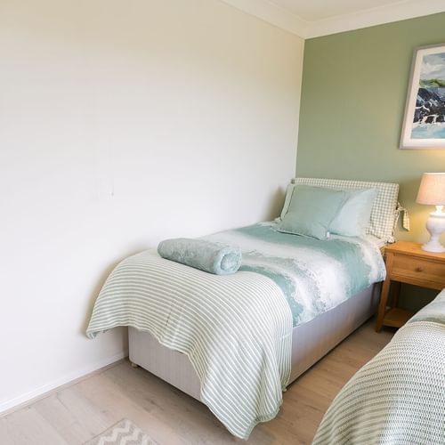 Tideaway Trearddur Bay Anglesey twin bedroom 1920x1080