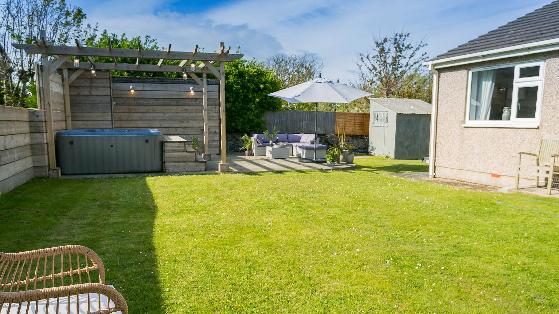 Tideaway Trearddur Bay Anglesey garden hottub 2 1920x1080