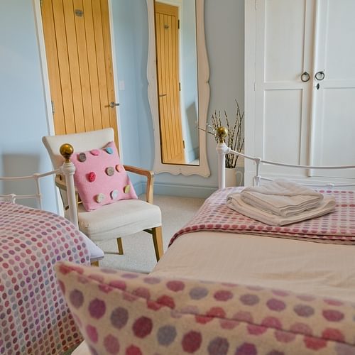 Two beds at Afon Menai Brynscincyn Anglesey LL65 6 NX Boltholes and Hideaways