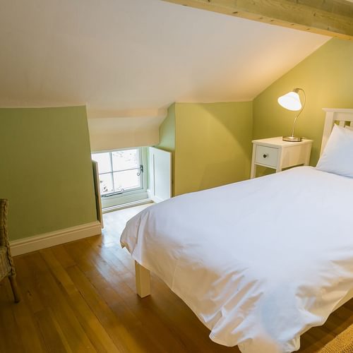 Ty Coed Lligwy Anglesey upstairs twin bedroom 3 1920x1080