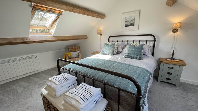 Ty Coets Brynsiencyn Anglesey bedroom 6 1920x1080