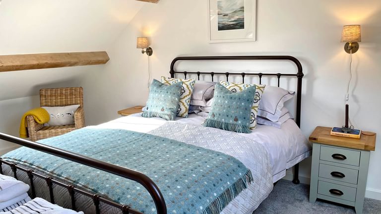 Ty Coets Brynsiencyn Anglesey bedroom 8 1920x1080