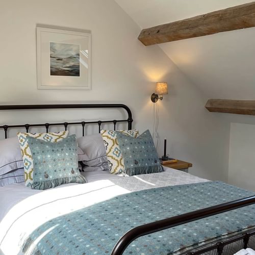 Ty Coets Brynsiencyn Anglesey bedroom 1920x1080