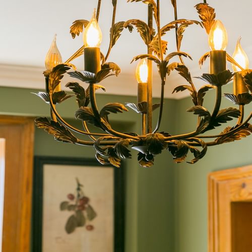 Ty Castell 1 A Bulkeley place Beaumaris Anglesey LL588 AP Boltholes chandelier 1920x1080