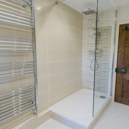 Ty Castell 1 A Bulkeley place Beaumaris Anglesey LL588 AP Boltholes bathroom shower 1920x1080