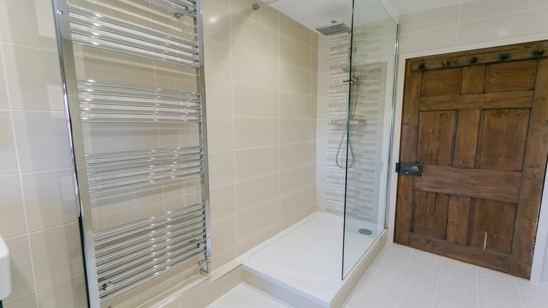 Ty Castell 1 A Bulkeley place Beaumaris Anglesey LL588 AP Boltholes bathroom shower 1920x1080