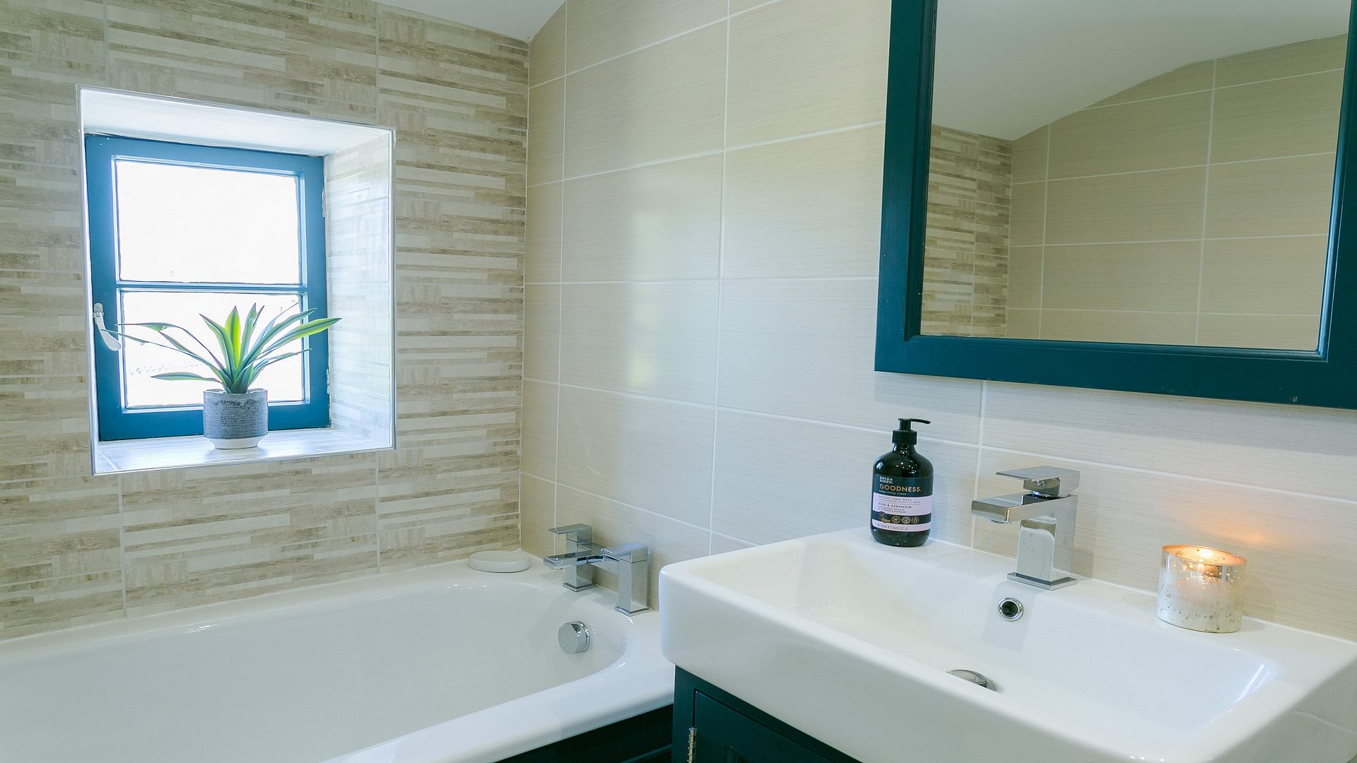 Ty Castell 1 A Bulkeley place Beaumaris Anglesey LL588 AP Boltholes bathroom sink 1920x1080