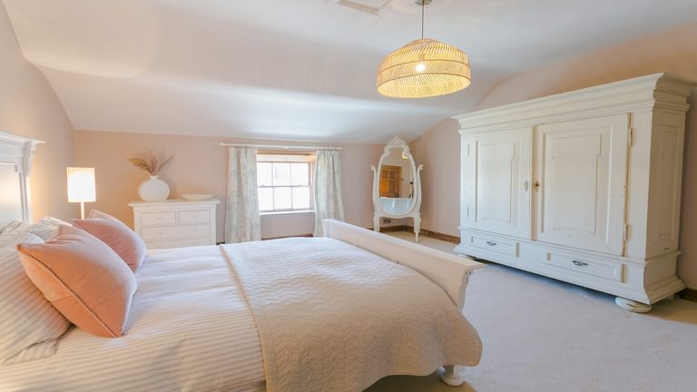 Ty Castell 1 A Bulkeley place Beaumaris Anglesey LL588 AP Boltholes pink bedroom too 1920x1080