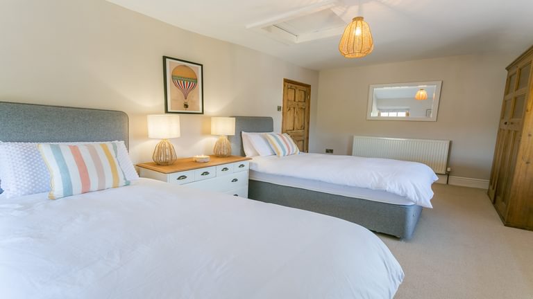 Ty Castell 1 A Bulkeley place Beaumaris Anglesey LL588 AP Boltholes twin beds 1920x1080