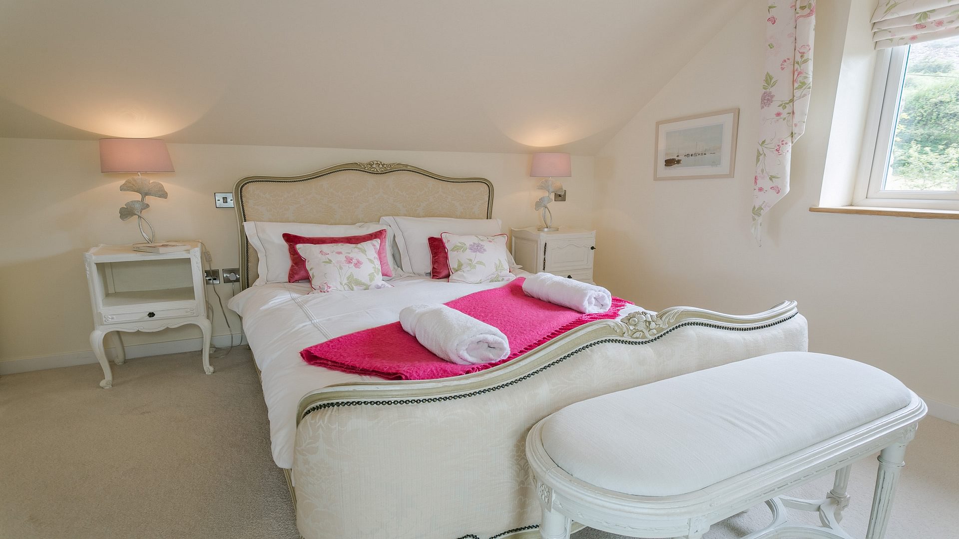 Ty Gan Y Mor Nefyn Pwllheli Gwynedd Nefyn Pwllheli LL53 6 LN master bed 1920x1080