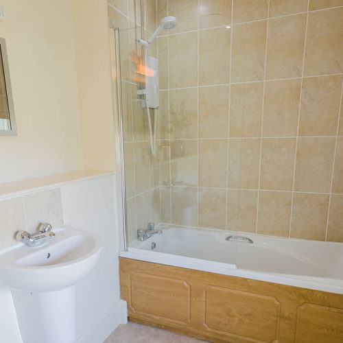 Ty Gwair Pentraeth Anglesey bathroom 1920x1080