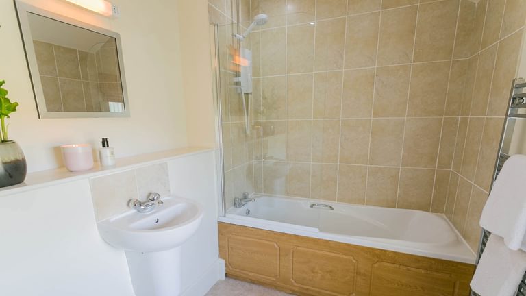 Ty Gwair Pentraeth Anglesey bathroom 1920x1080