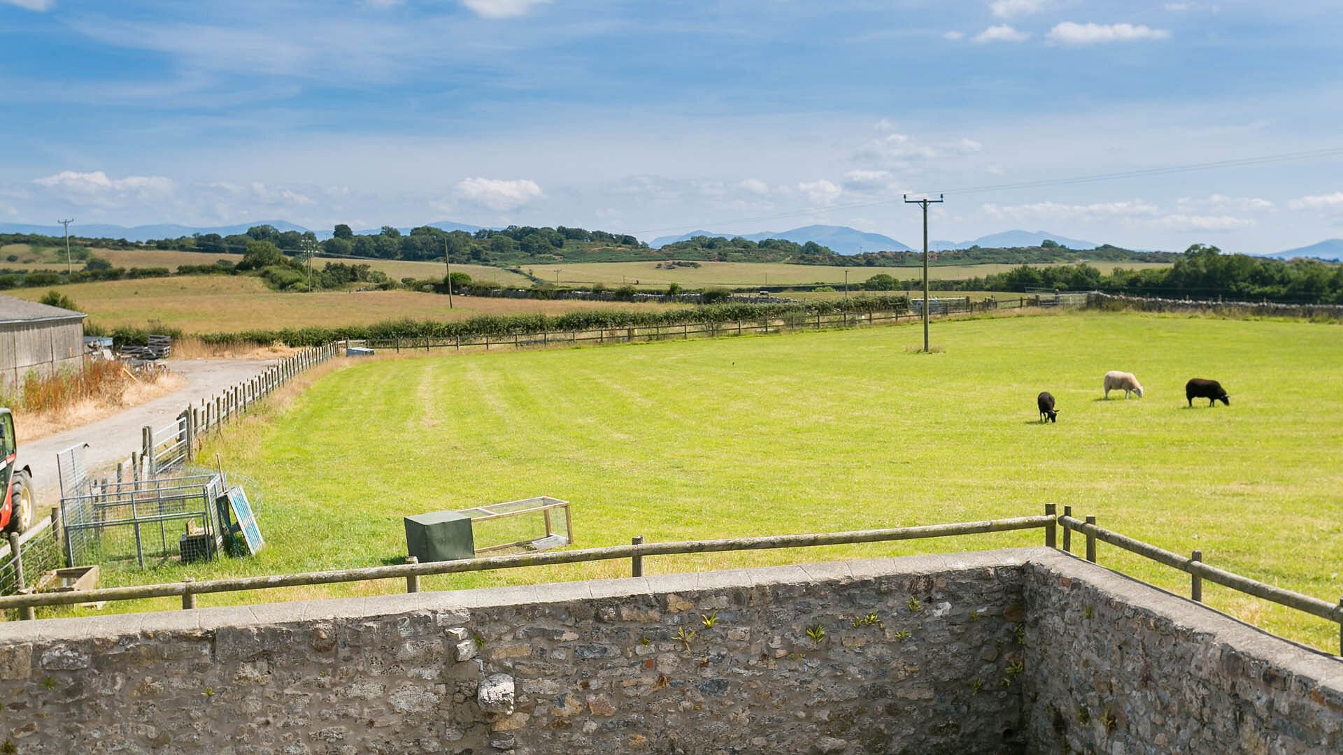 Ty Gwair Pentraeth Anglesey garden 4 1920x1080