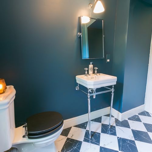 Ty Fry Manor rhoscefnhir Pentraeth Anglesey LL75 8 YT blue bathroom tiles 1920x1080