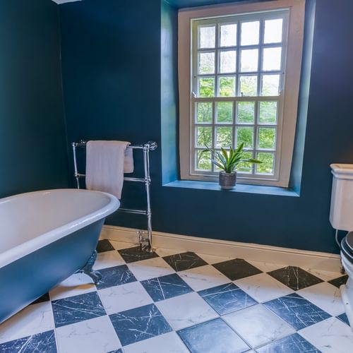 Ty Fry Manor rhoscefnhir Pentraeth Anglesey LL75 8 YT blue bathroom 1920x1080