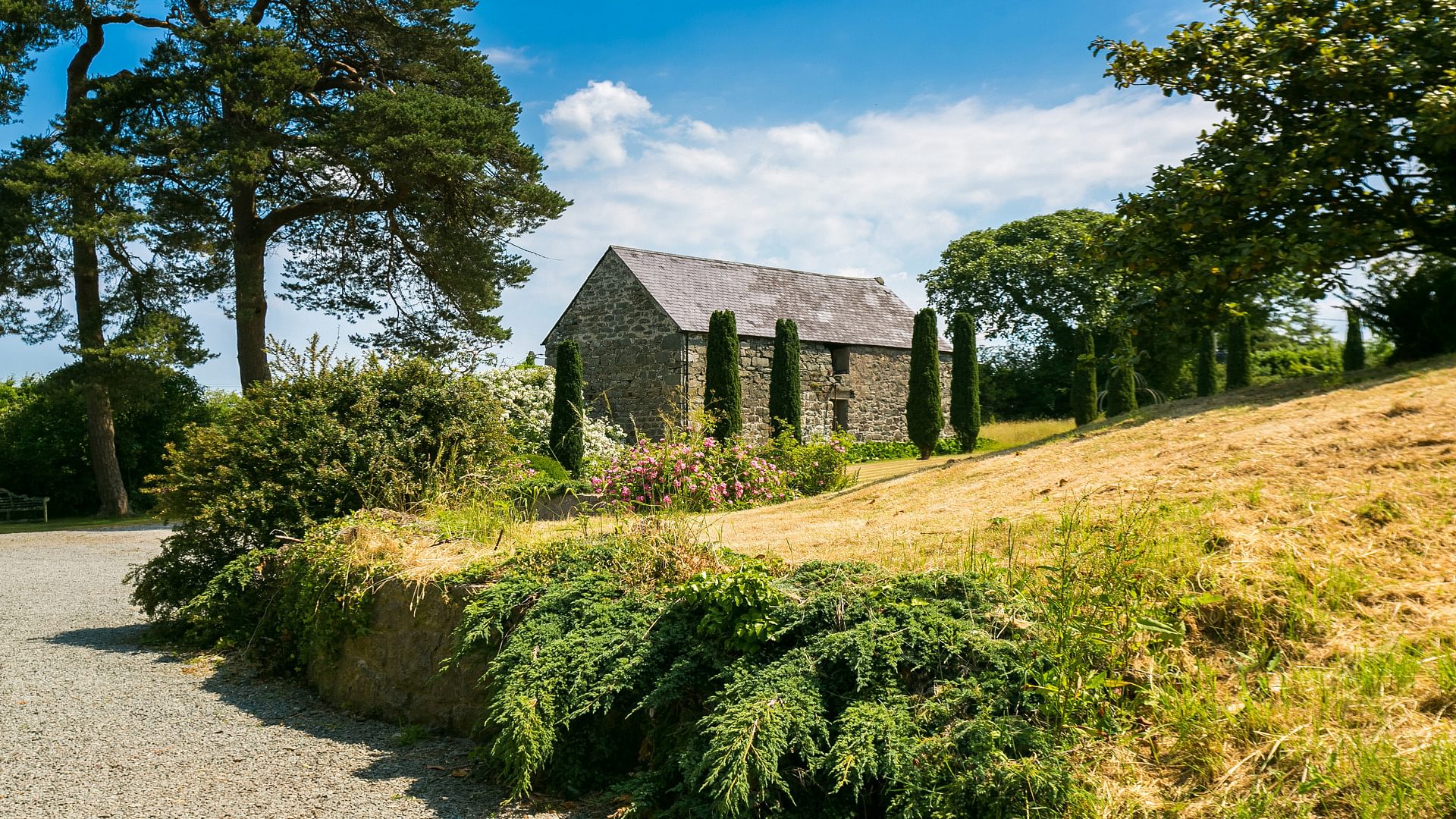 Ty Fry Manor rhoscefnhir Pentraeth Anglesey LL75 8 YT front dower 1920x1080